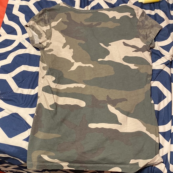 Venus shirt. Size xs. Sparkly - Picture 2 of 2